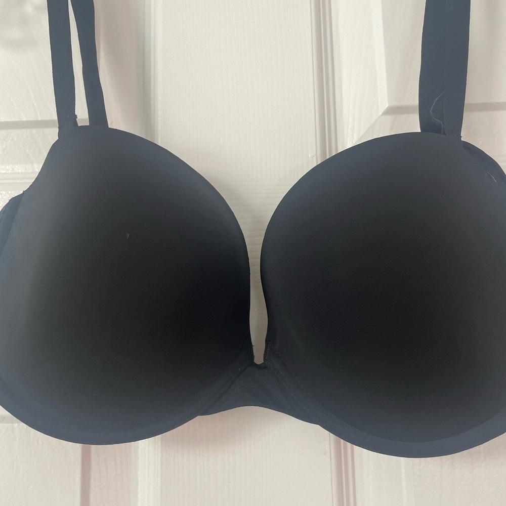 Natori Black 38-C underwire, strapless or 3 position strap. Criss-cross back.